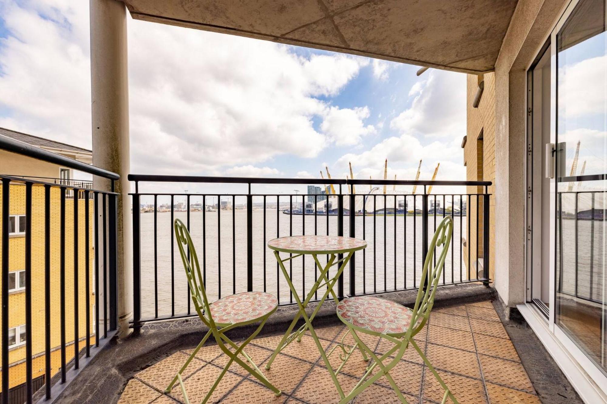 Wild Roses Service Apartments - East India Londres Exterior foto